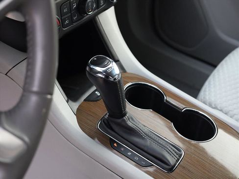 Used 2019 GMC Acadia SLE image 7