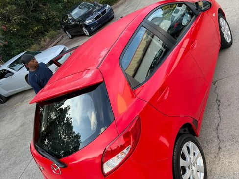Used 2011 MAZDA MAZDA2 Touring FWD image 6