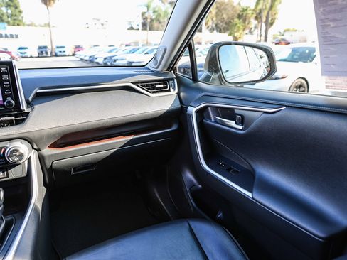 Used 2020 Toyota RAV4 Limited image 6