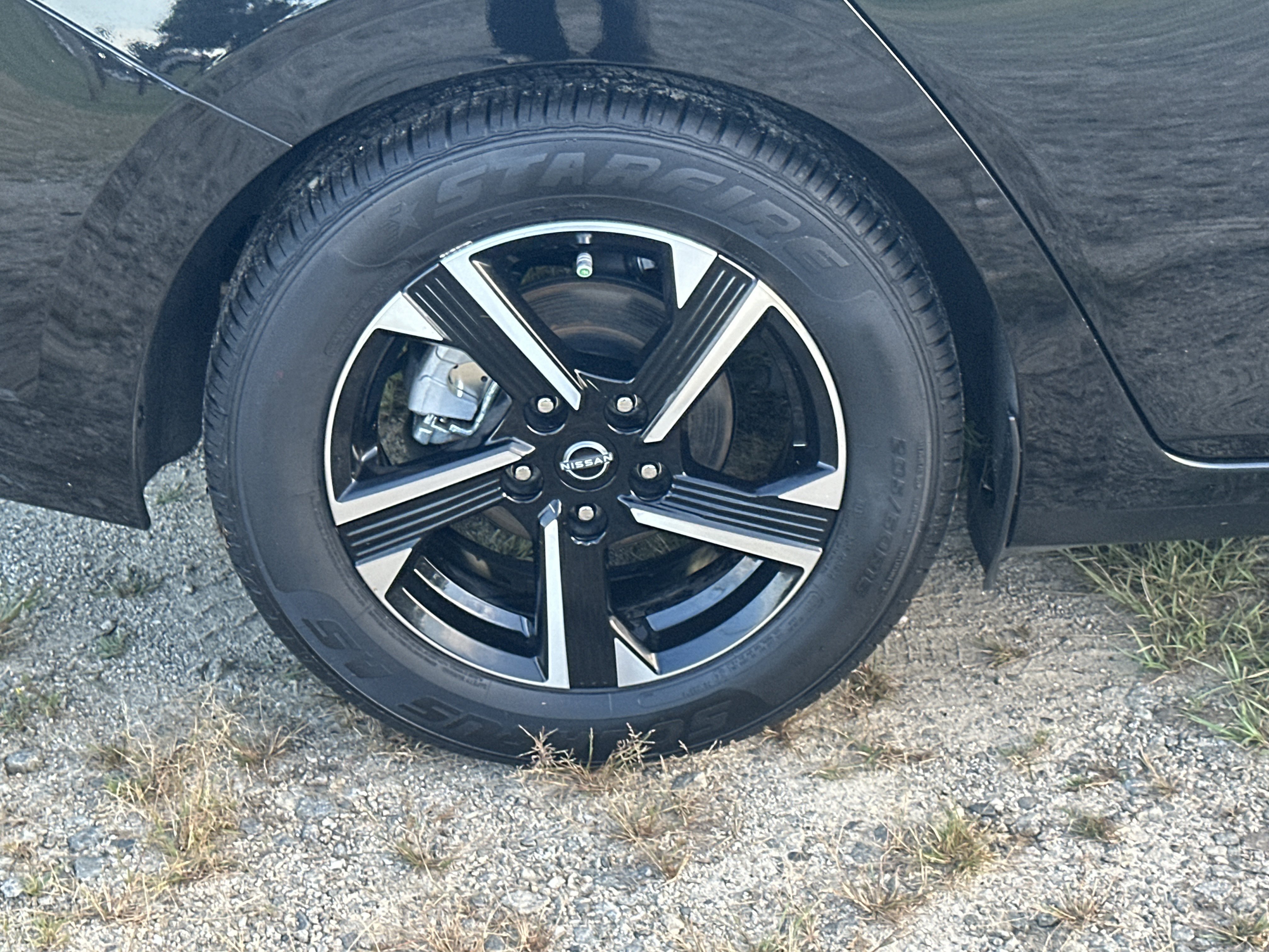 Used 2024 Nissan Sentra SV FWD image 17