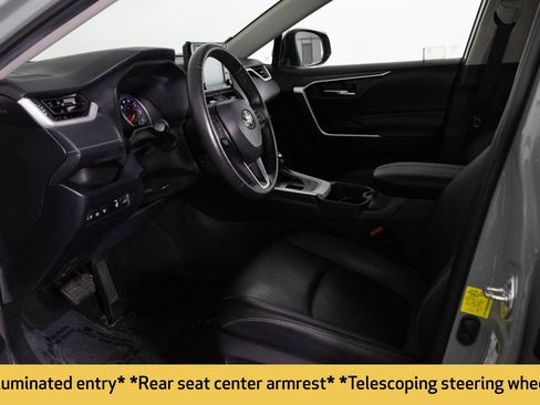 Used 2021 Toyota RAV4 XLE Premium image 19