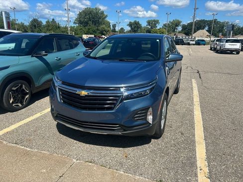 Used 2024 Chevrolet Equinox LT AWD/4WD image 3