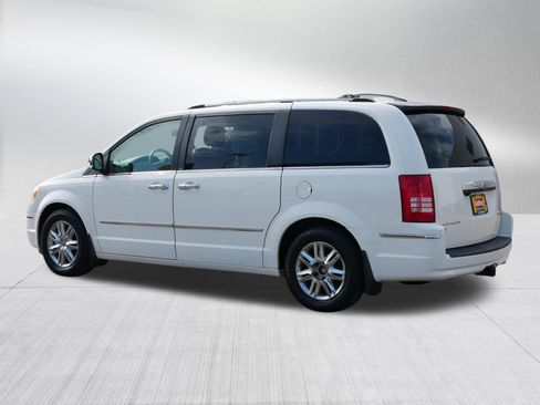 Used 2010 Chrysler Town & Country Limited FWD image 5