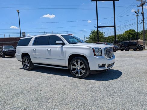 Used 2017 GMC Yukon XL Denali w/ Open Road Package AWD/4WD image 3
