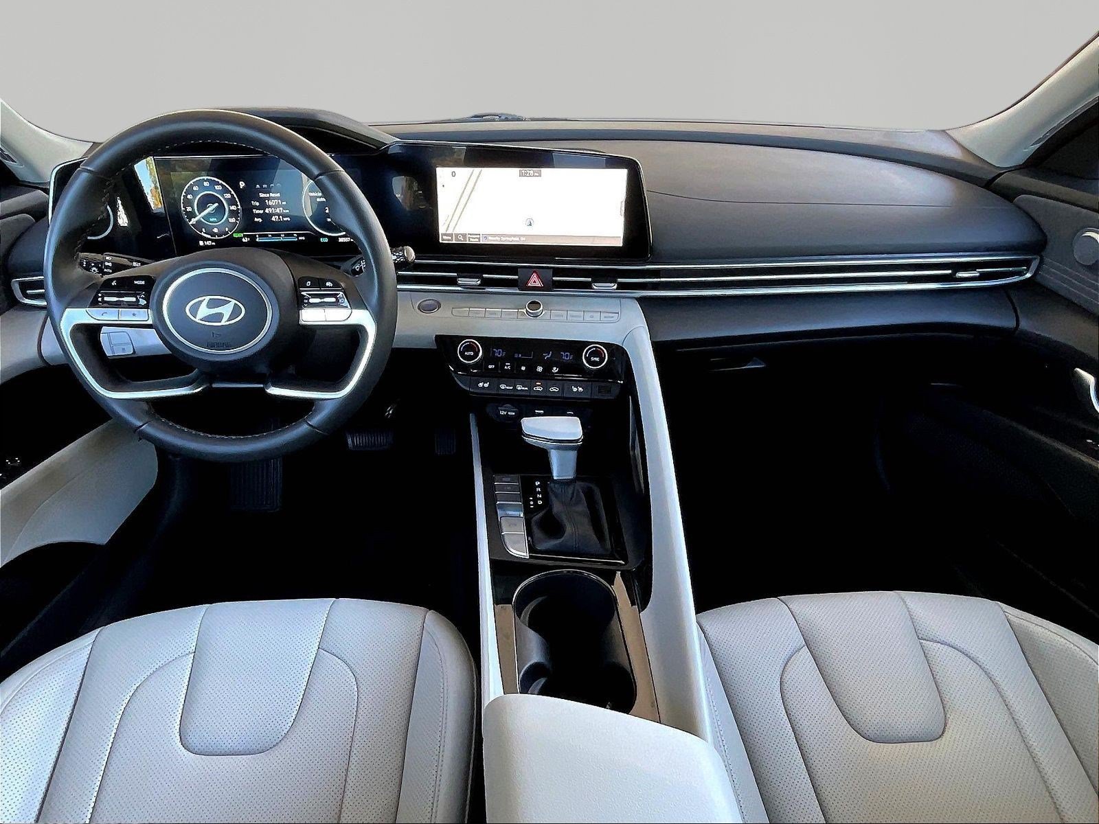 Used 2025 Hyundai Elantra Limited FWD image 7