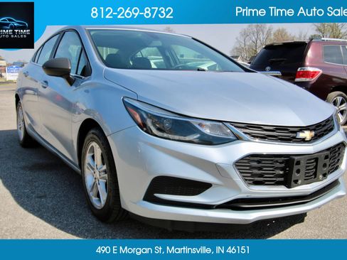 Used 2017 Chevrolet Cruze LT image 8