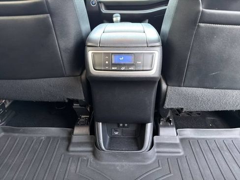 Used 2018 Toyota Highlander XLE FWD image 22