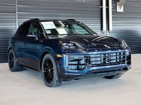 Certified 2026 Porsche Cayenne GTS image 7