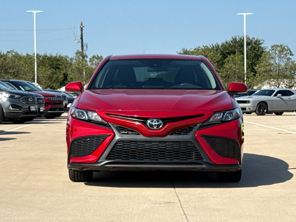 Used 2024 Toyota Camry SE FWD image 2