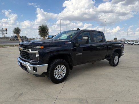 Used 2024 Chevrolet Silverado 2500 LT w/ Texas Edition image 3