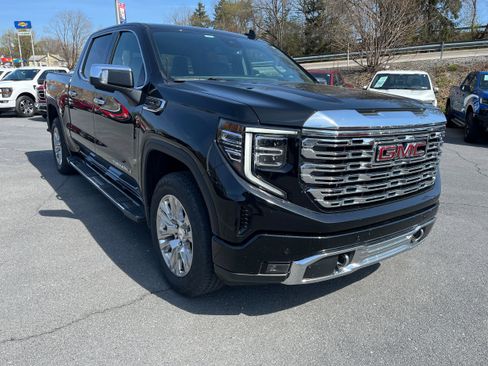 Used 2022 GMC Sierra 1500 Denali AWD/4WD image 3
