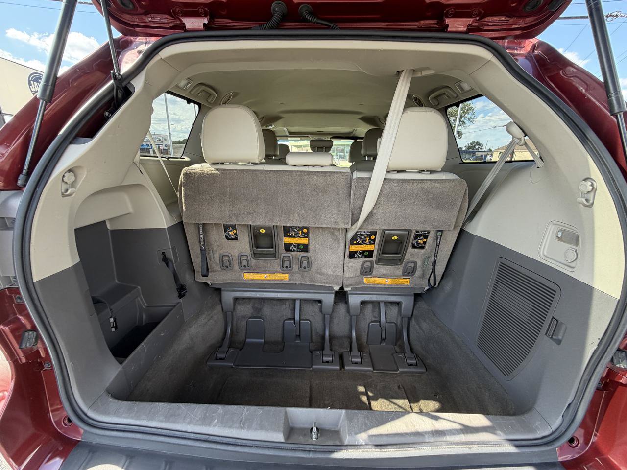 Used 2012 Toyota Sienna XLE FWD image 17