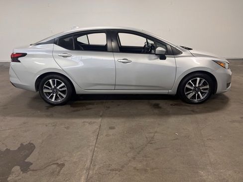 Used 2023 Nissan Versa SV image 2