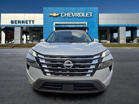 Used 2025 Nissan Rogue SV FWD image 2