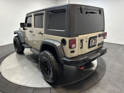 Used 2018 Jeep Wrangler Unlimited Rubicon w/ Connectivity Group image 9