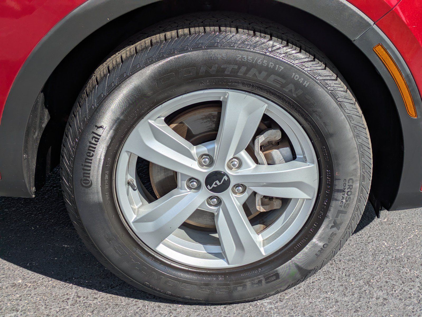 Certified 2023 Kia Sorento LX FWD image 9