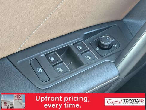 Used 2024 Volkswagen Tiguan SE AWD/4WD image 15