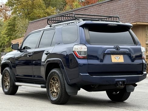 Used 2022 Toyota 4Runner SR5 Premium image 3