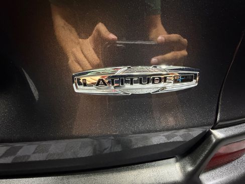 Used 2020 Jeep Cherokee Latitude Plus FWD image 24