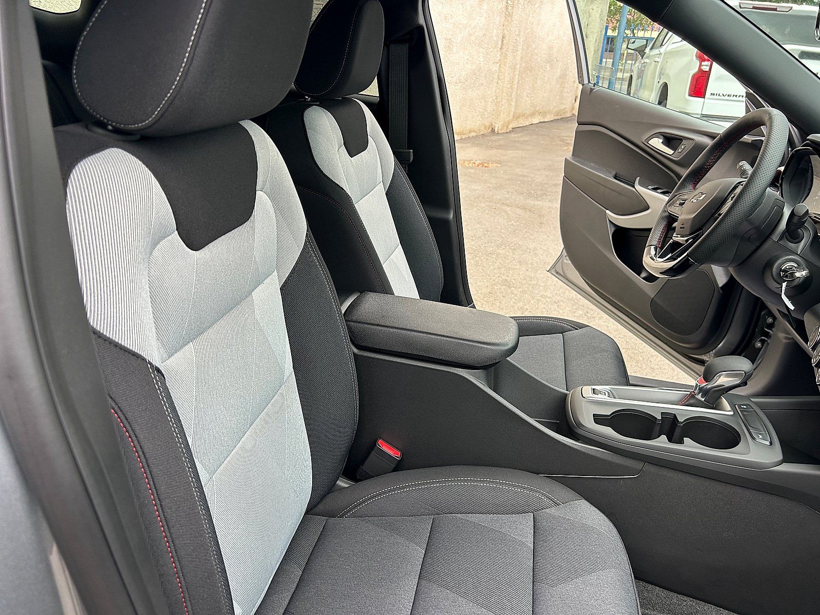 New 2026 Chevrolet Trax RS w/ Sunroof Package FWD image 26