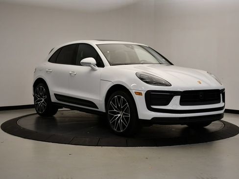 Certified 2026 Porsche Macan AWD/4WD image 9