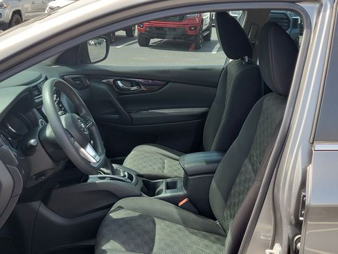 Used 2018 Nissan Rogue Sport SV FWD image 21
