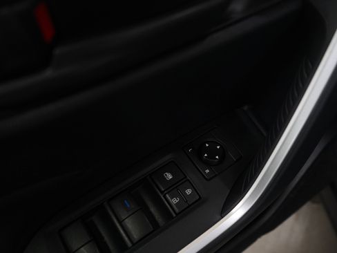 Used 2020 Toyota RAV4 LE image 20