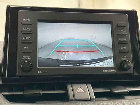 Certified 2021 Toyota RAV4 LE AWD/4WD image 19
