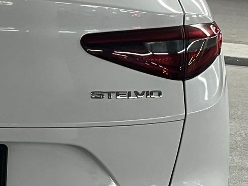 Used 2018 Alfa Romeo Stelvio Ti AWD/4WD image 34