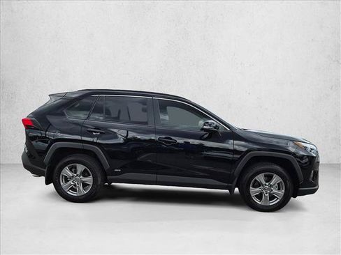 Used 2025 Toyota RAV4 XLE AWD/4WD image 4