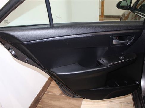 Used 2016 Toyota Camry SE FWD image 28