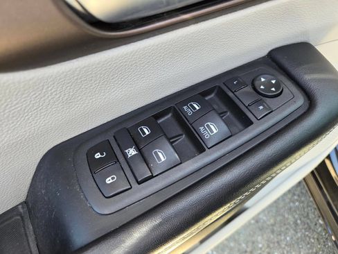 Used 2022 Chrysler Voyager LX FWD image 15