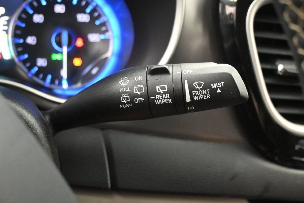 Used 2023 Chrysler Pacifica Touring-L FWD image 25