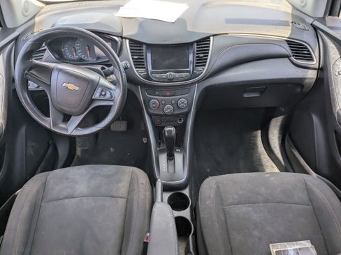 Used 2020 Chevrolet Trax LS FWD image 10