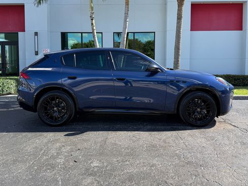 Used 2025 Maserati Grecale Modena image 3