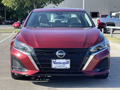 Used 2024 Nissan Altima 2.5 SL FWD image 7