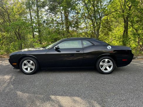 Used 2009 Dodge Challenger SE RWD image 3