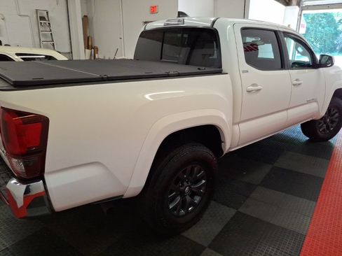 Used 2023 Toyota Tacoma SR5 AWD/4WD image 11
