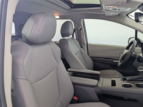 Certified 2022 Toyota Sienna XLE FWD image 33