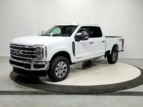 New 2026 Ford F250 Lariat w/ Chrome Package image 3
