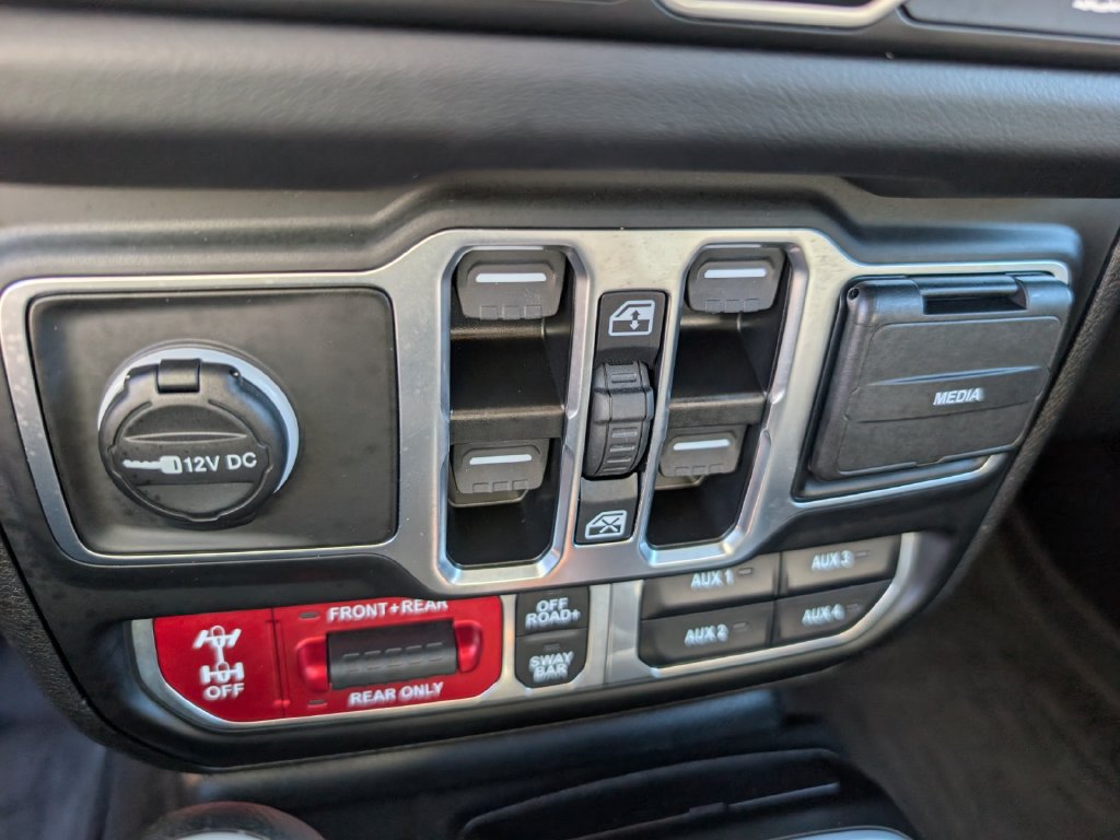 Used 2025 Jeep Gladiator Rubicon AWD/4WD image 15