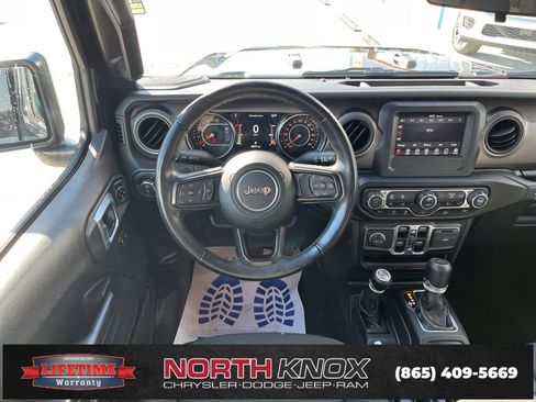 Used 2021 Jeep Gladiator Sport image 12