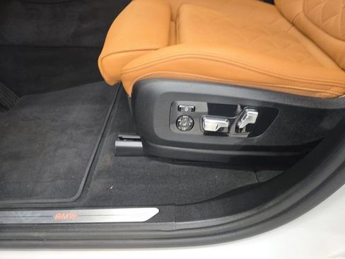 Used 2025 BMW X7 xDrive40i w/ Premium Package AWD/4WD image 44
