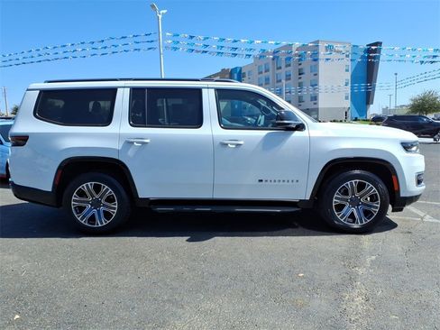 Used 2024 Jeep Wagoneer Series II image 8