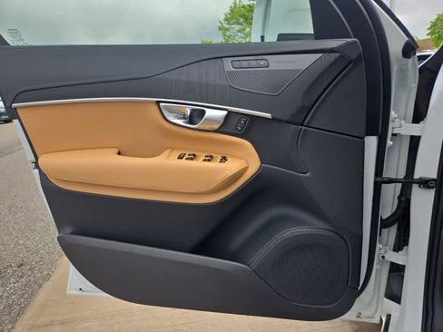 Used 2025 Volvo XC90 T8 Ultra w/ Protection Package Premier image 22