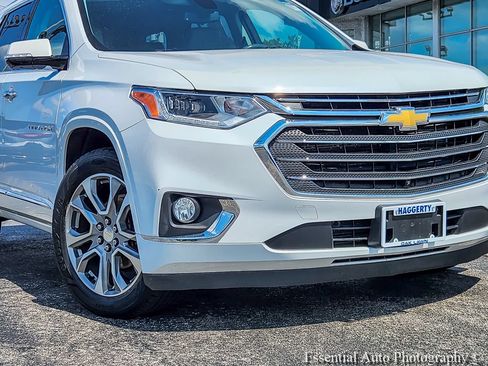 Used 2019 Chevrolet Traverse Premier FWD image 2