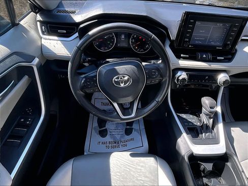 Used 2021 Toyota RAV4 XLE Premium AWD/4WD image 5