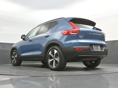 Certified 2023 Volvo XC40 B5 Plus w/ Climate Package AWD/4WD image 32