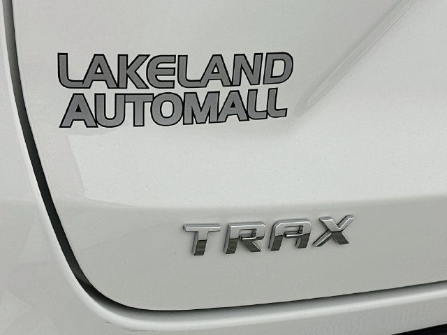 Used 2025 Chevrolet Trax LT FWD image 26