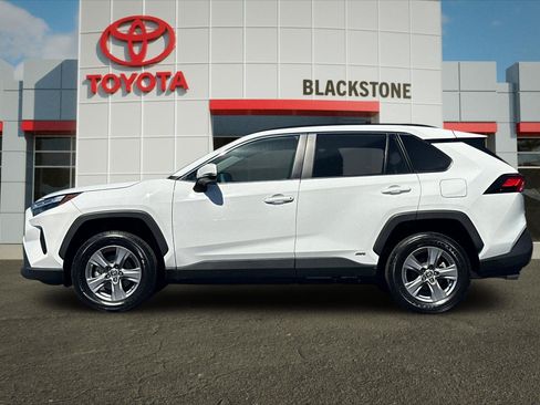 Used 2025 Toyota RAV4 LE AWD/4WD image 6